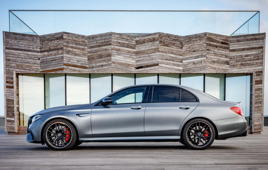  Mercedes-AMG E63 S 4Matic+ 2017 года  (UK) (фото 25 из 40)